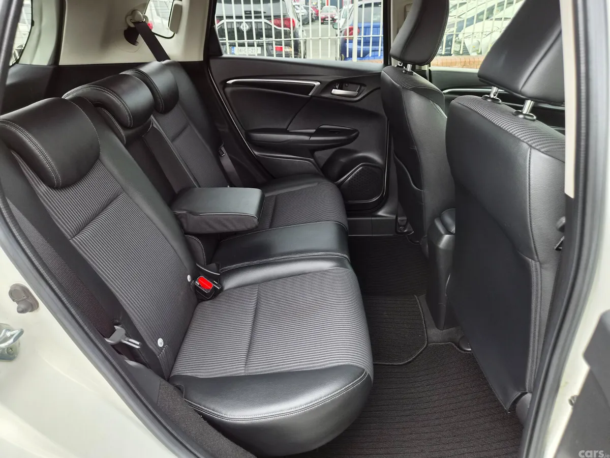 Honda Fit Hatchback, Petrol, 2017, White