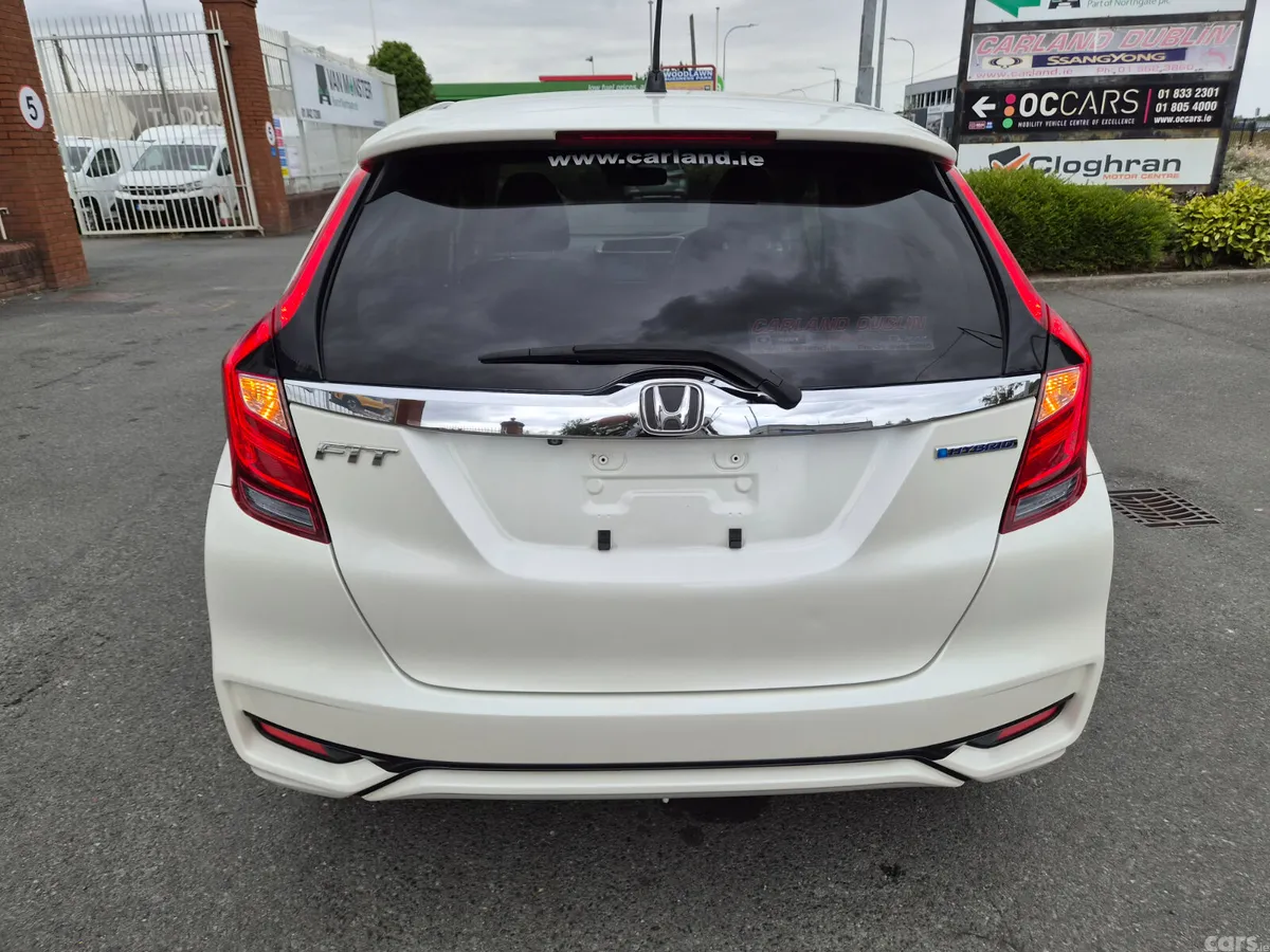 Honda Fit Hatchback, Petrol, 2017, White