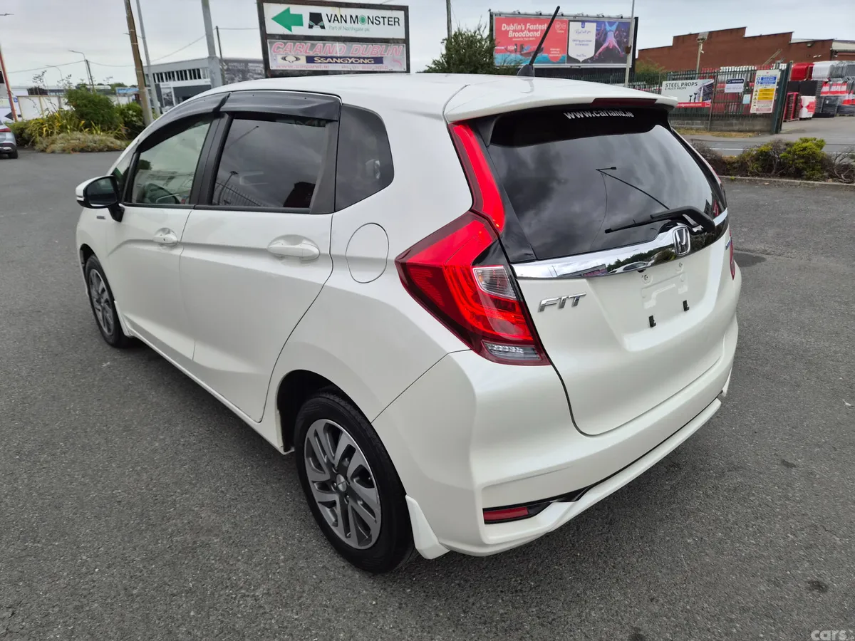 Honda Fit Hatchback, Petrol, 2017, White
