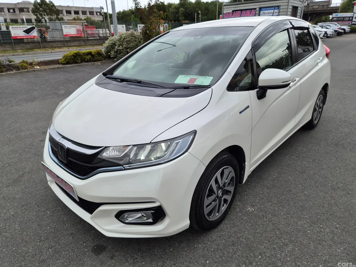 Honda Fit Hatchback, Petrol, 2017, White