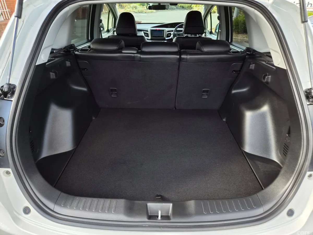 Honda Jade Hatchback, Petrol Hybrid, 2018, White