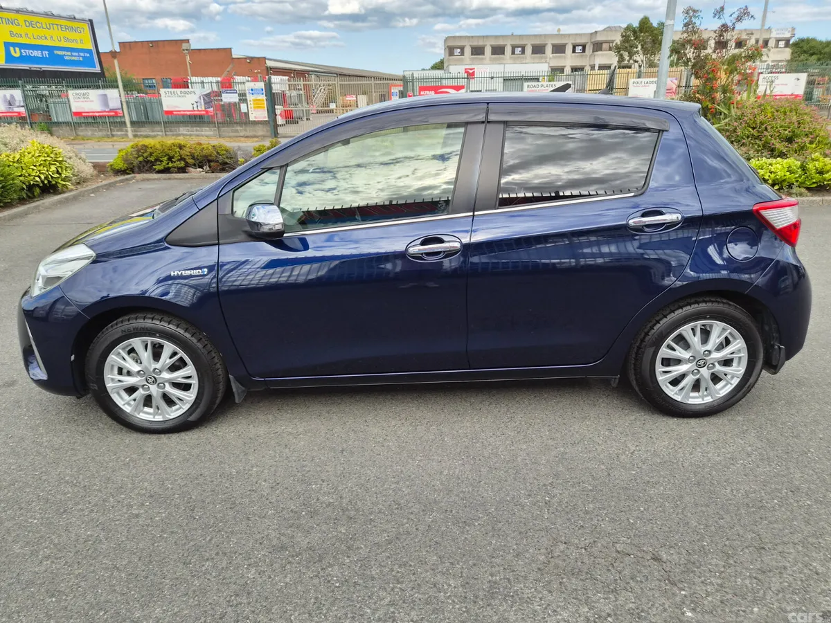 Toyota Vitz Hatchback, Petrol Hybrid, 2017, Blue