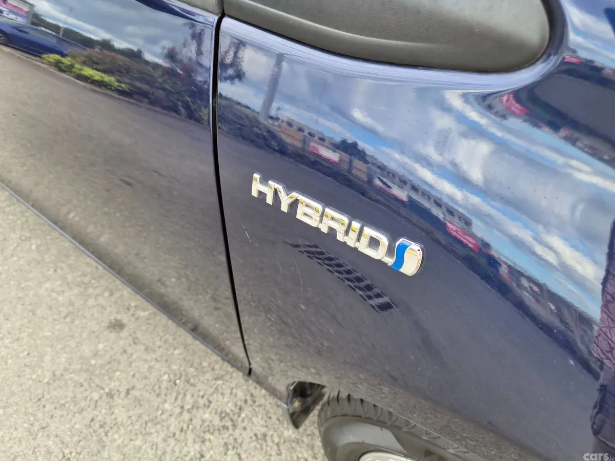 Toyota Vitz Hatchback, Petrol Hybrid, 2017, Blue