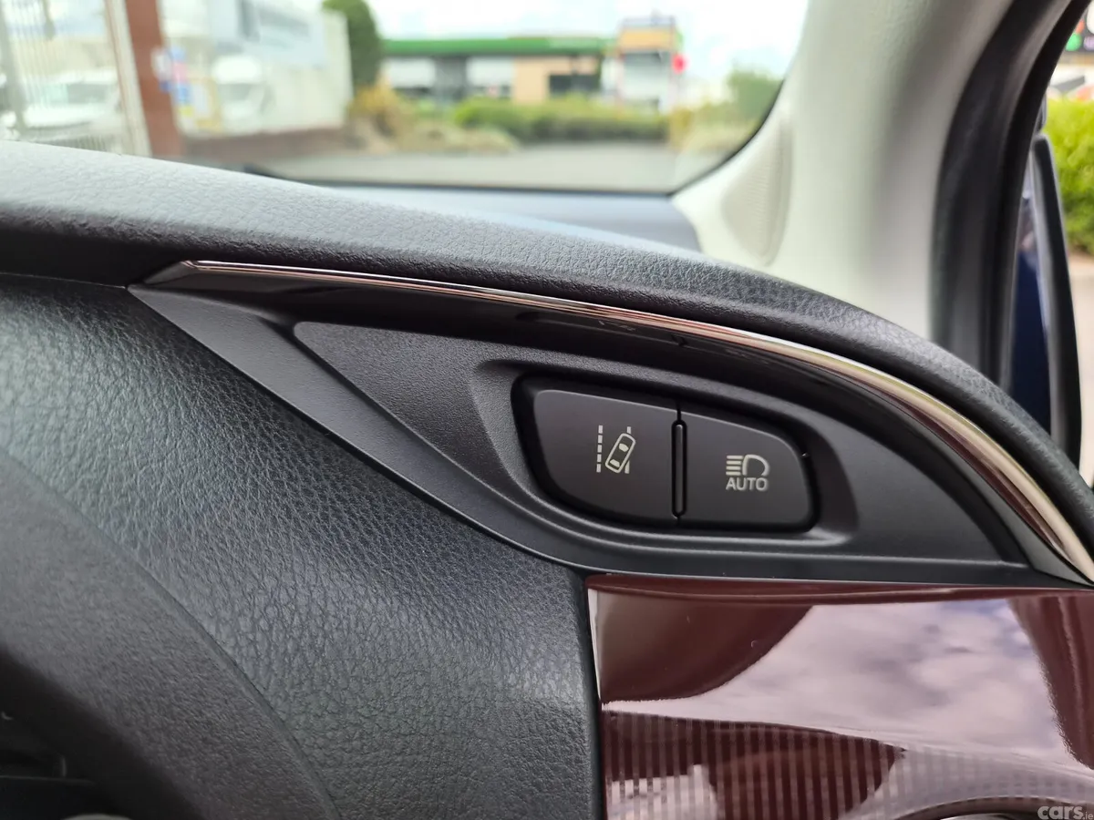 Toyota Vitz Hatchback, Petrol Hybrid, 2017, Blue