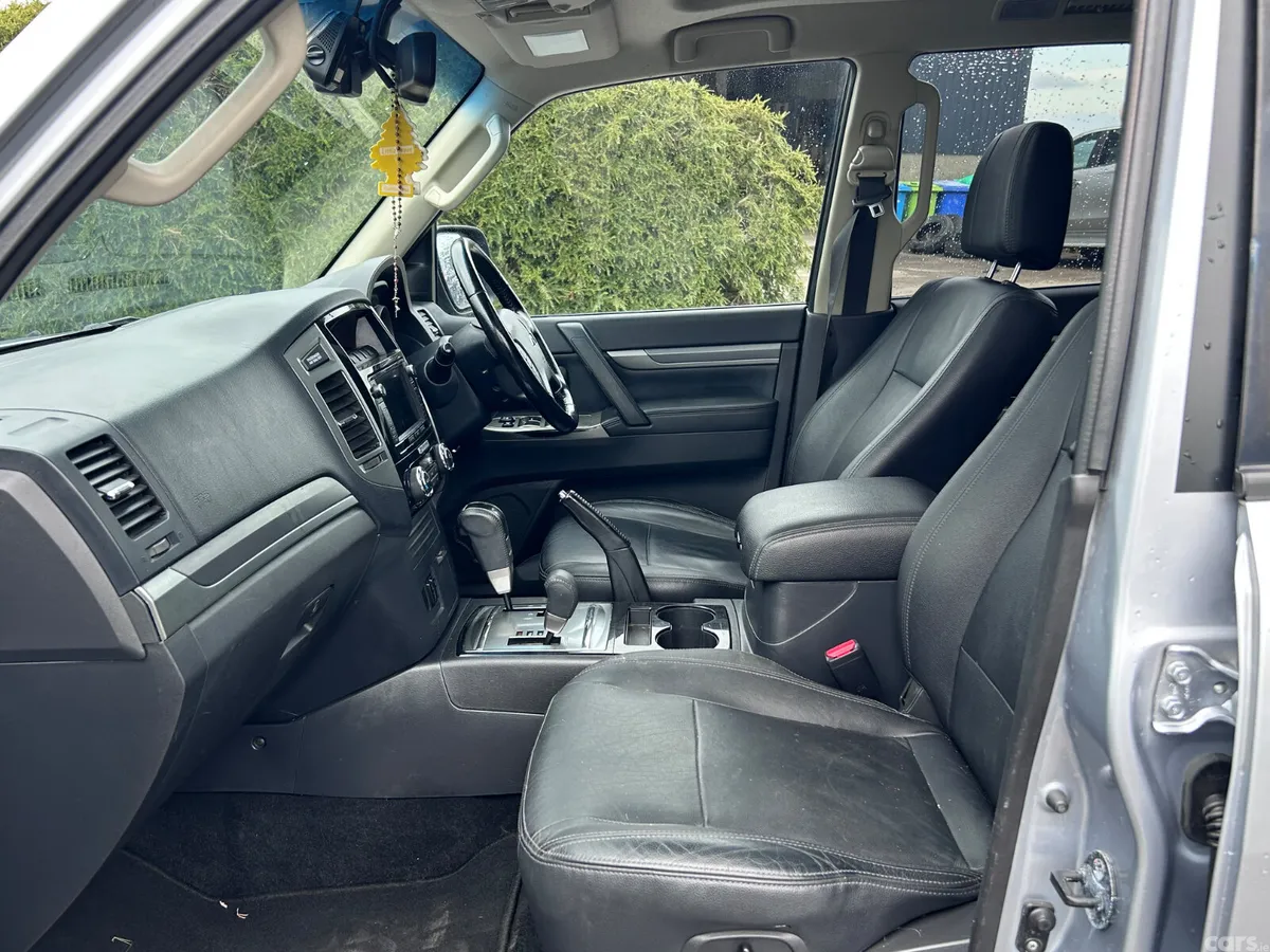 Mitsubishi Pajero SUV, Diesel, 2017, Silver