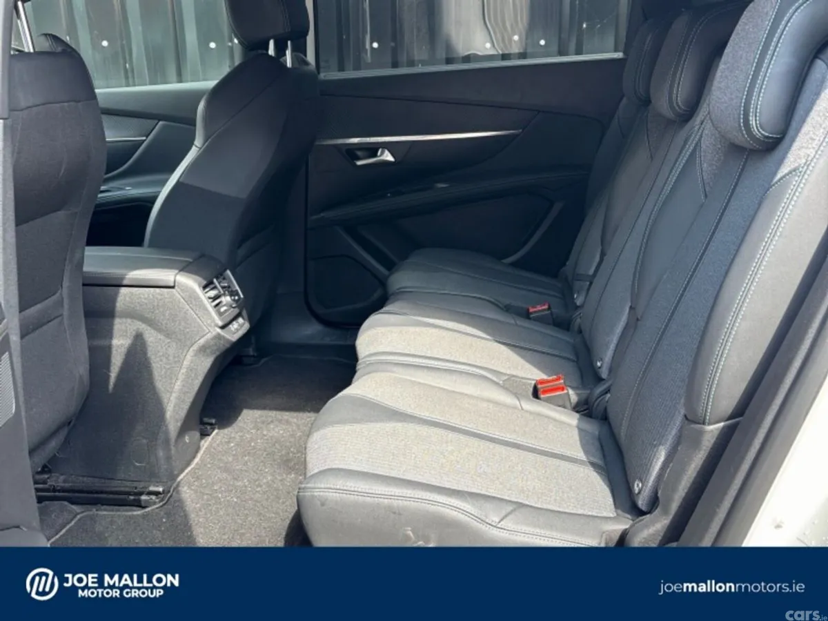 Peugeot 5008 MPV, Petrol Hybrid, 2024, White