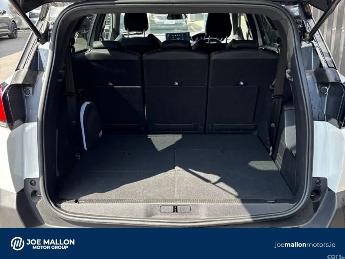 Peugeot 5008 MPV, Petrol Hybrid, 2024, White
