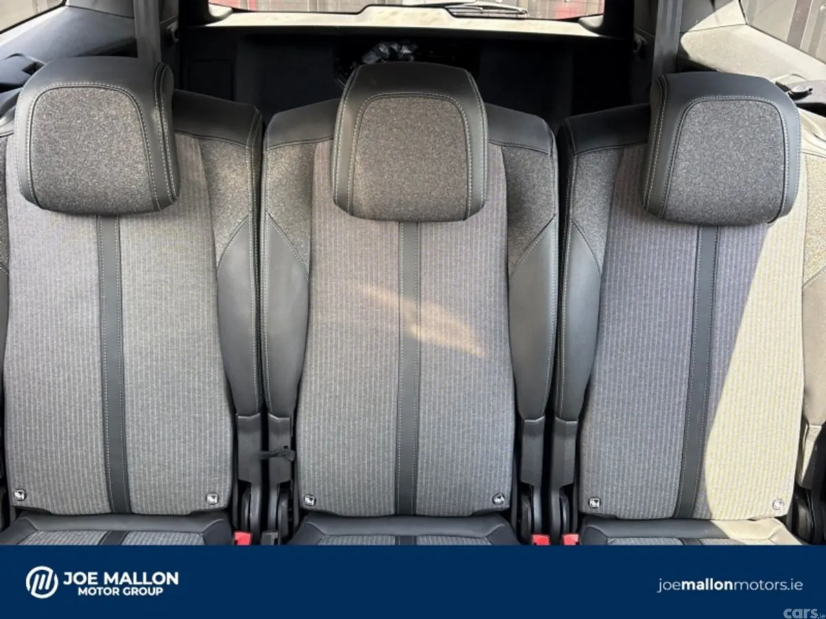 Peugeot 5008 MPV, Petrol Hybrid, 2024, White