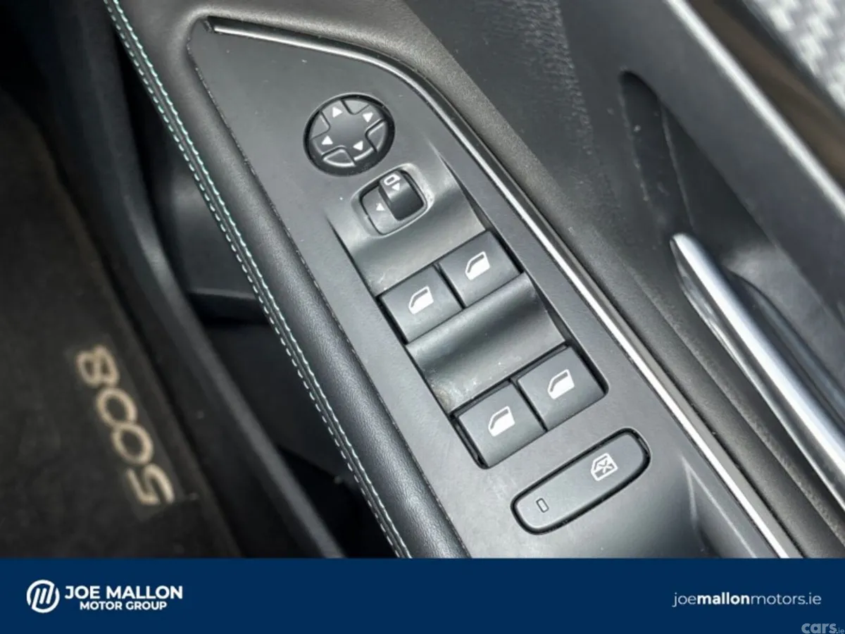 Peugeot 5008 MPV, Petrol Hybrid, 2024, White