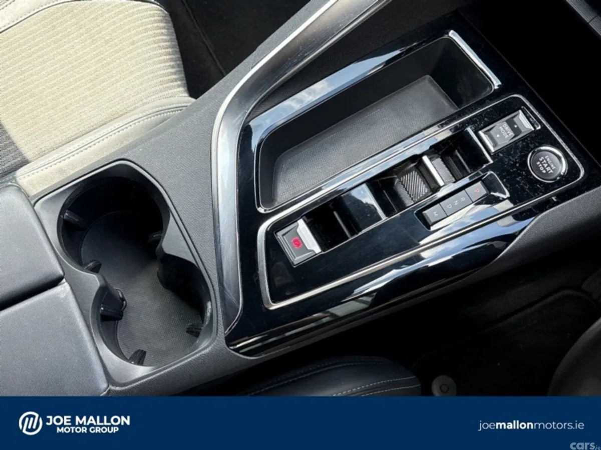 Peugeot 5008 MPV, Petrol Hybrid, 2024, White