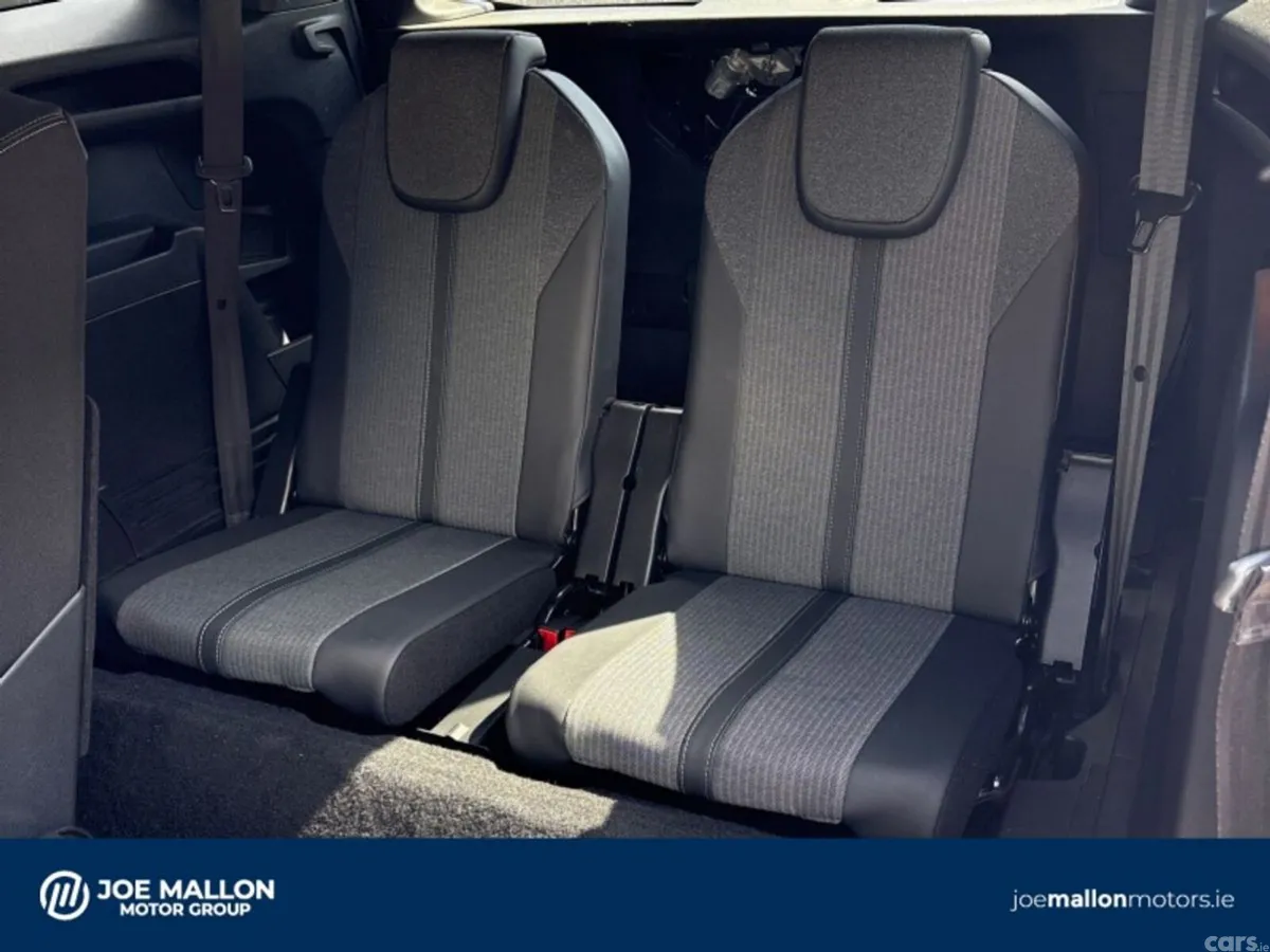 Peugeot 5008 MPV, Petrol Hybrid, 2024, White