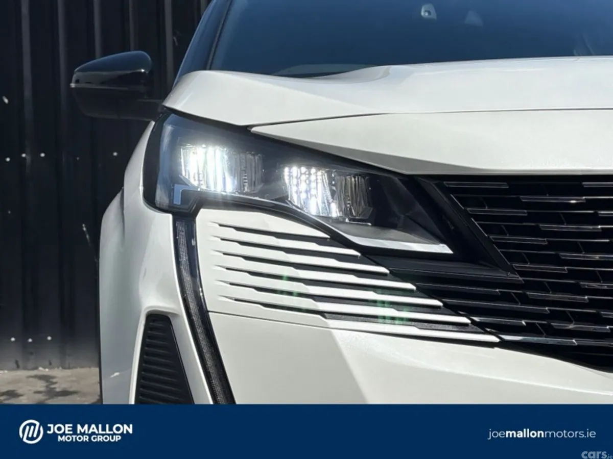 Peugeot 5008 MPV, Petrol Hybrid, 2024, White