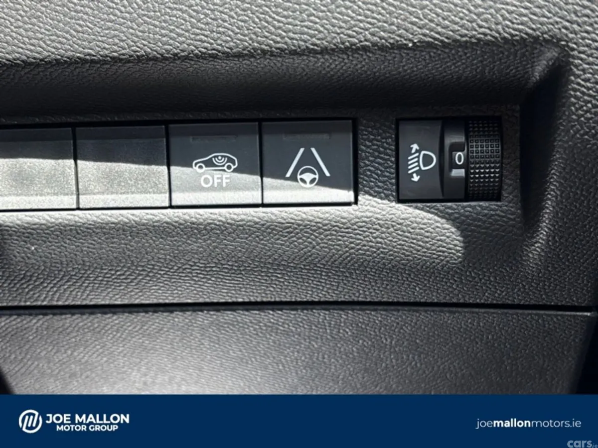 Peugeot 2008 MPV, Petrol, 2026, Red