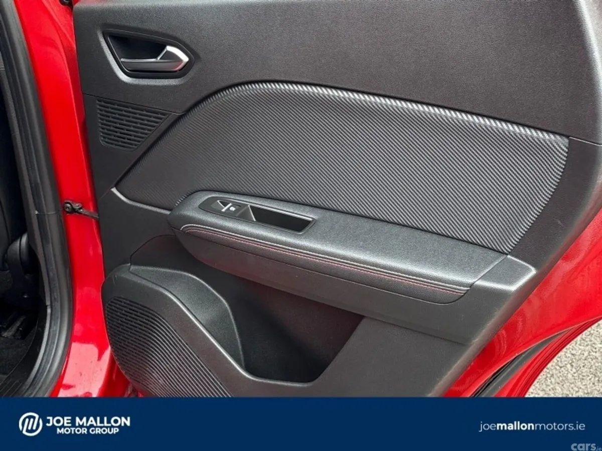 Renault Captur Hatchback, Petrol, 2023, Red