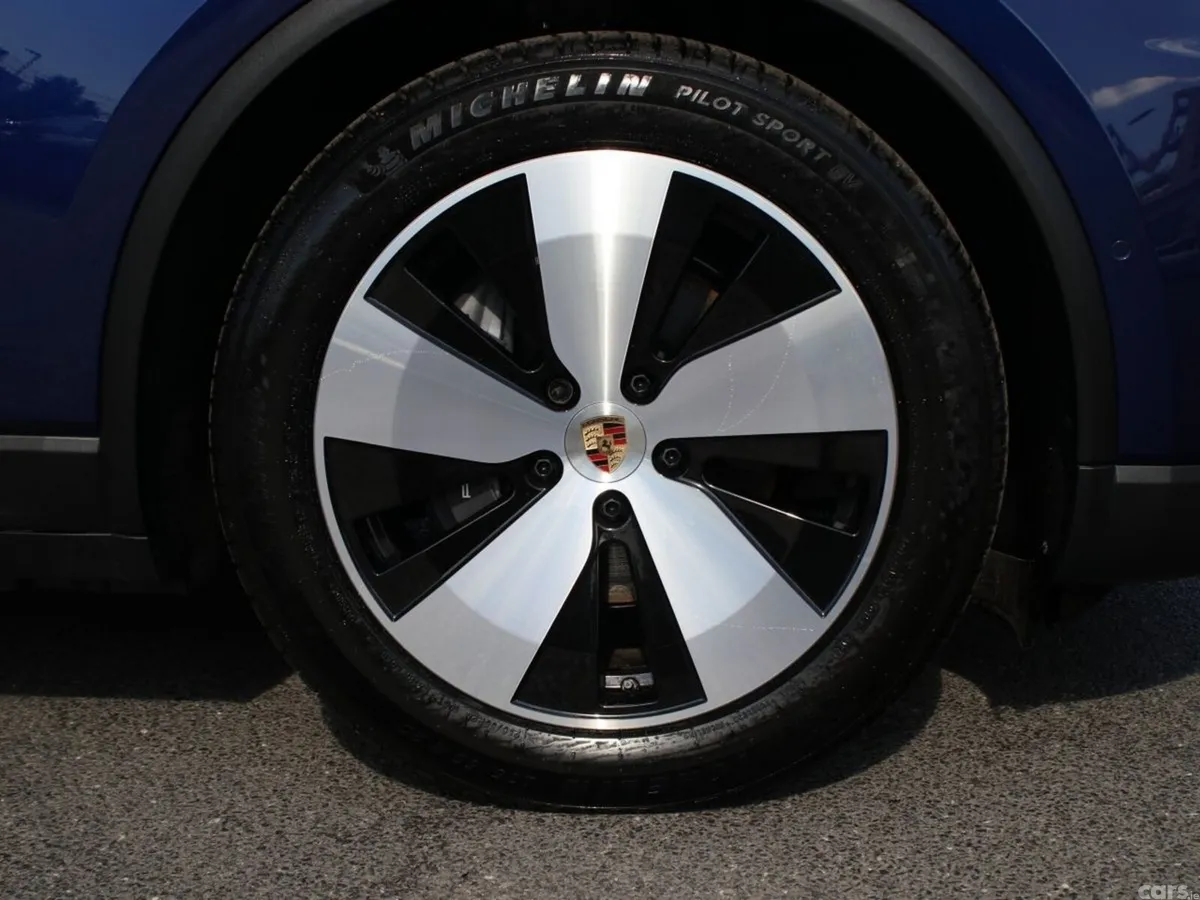 Porsche Macan SUV, Electric, 2026, Blue