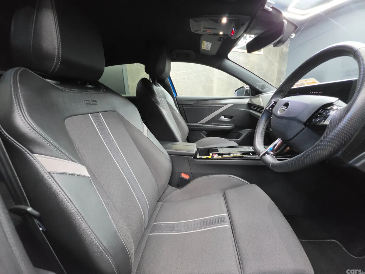 Opel Astra Hatchback, Petrol, 2023, Blue