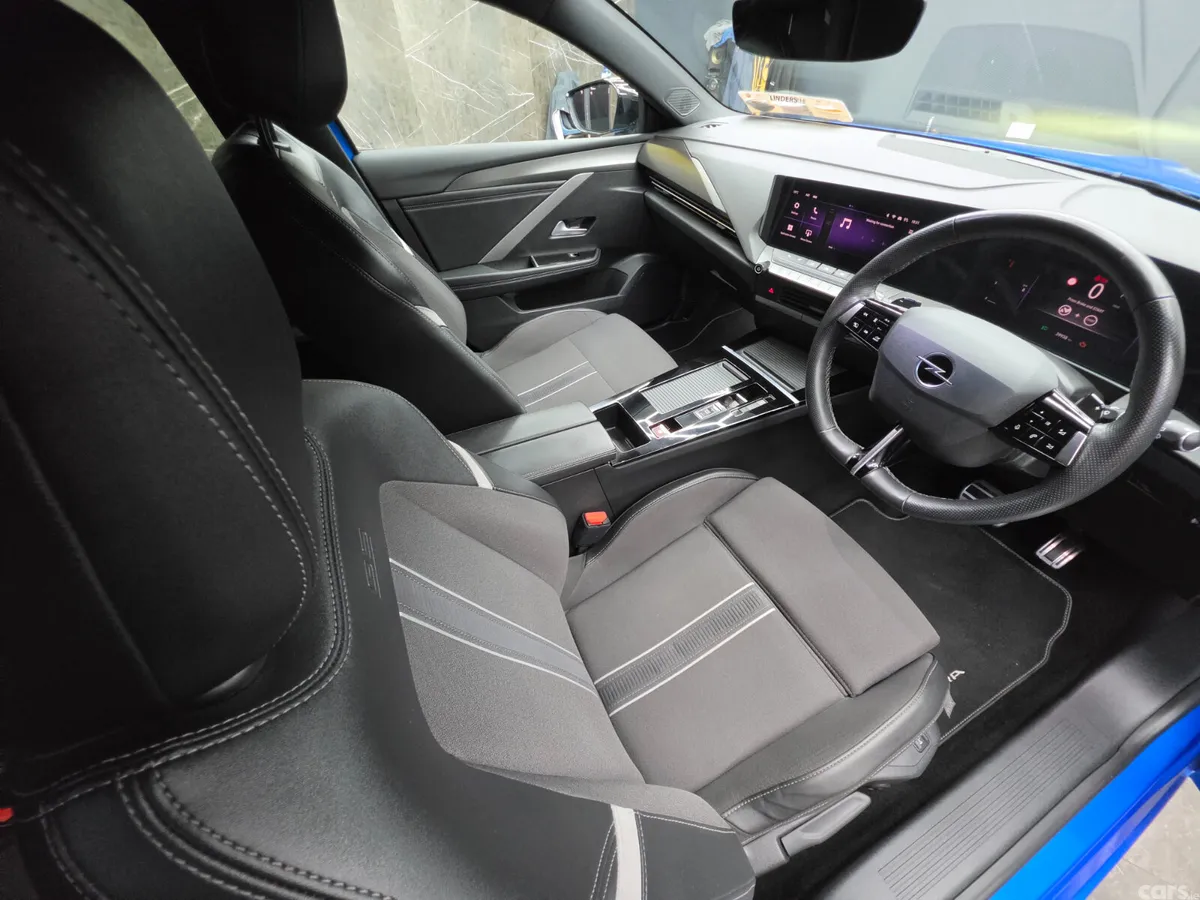 Opel Astra Hatchback, Petrol, 2023, Blue