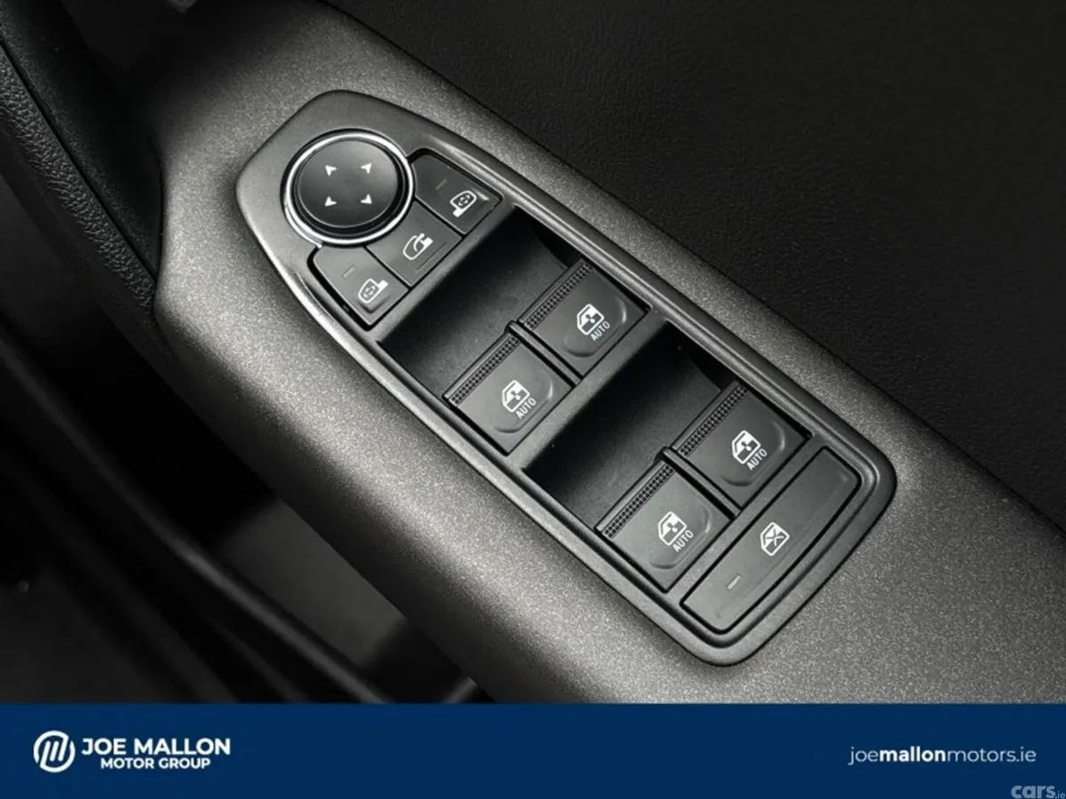 Renault Captur Hatchback, Petrol, 2022, Blue