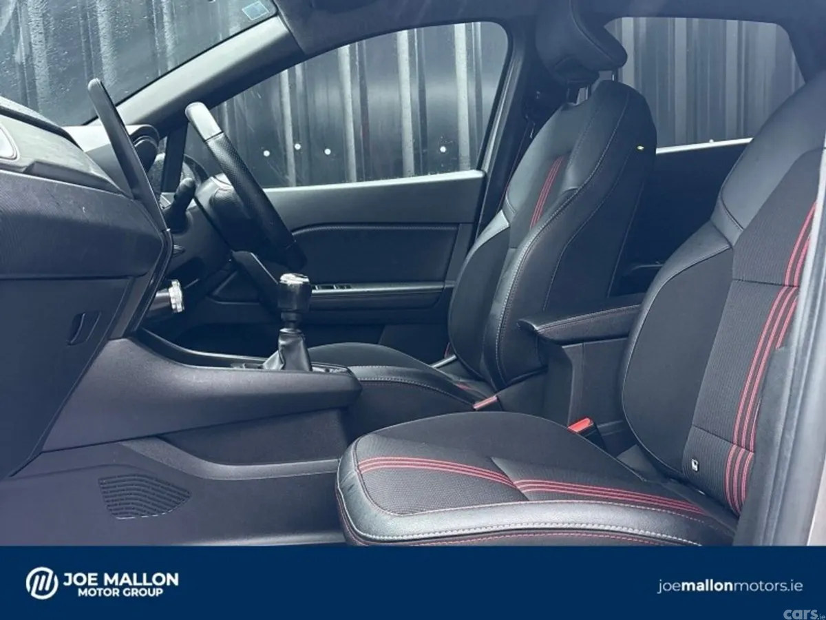 Renault Captur Hatchback, Petrol, 2023, Grey