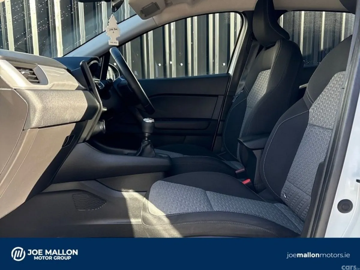 Renault Captur Hatchback, Petrol, 2022, White
