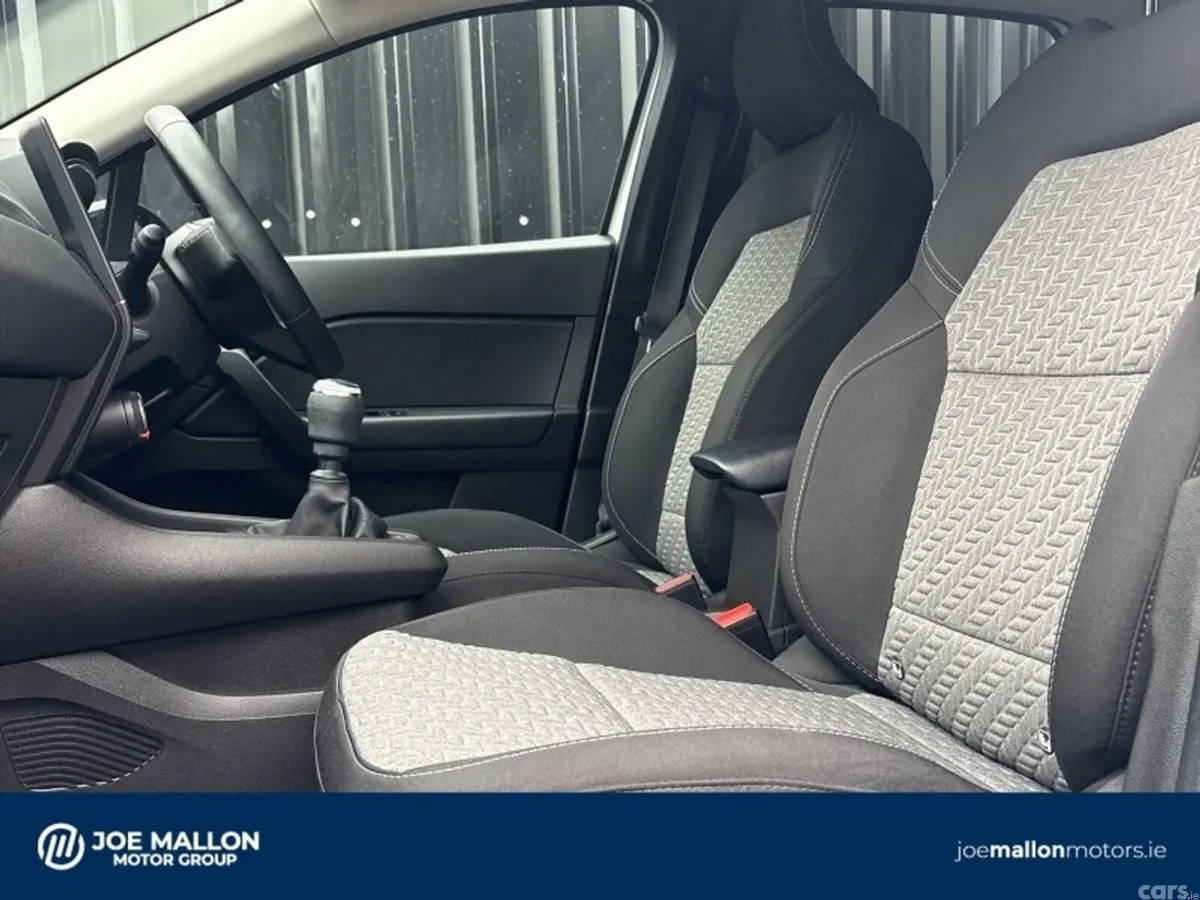 Renault Captur Hatchback, Petrol, 2022, White