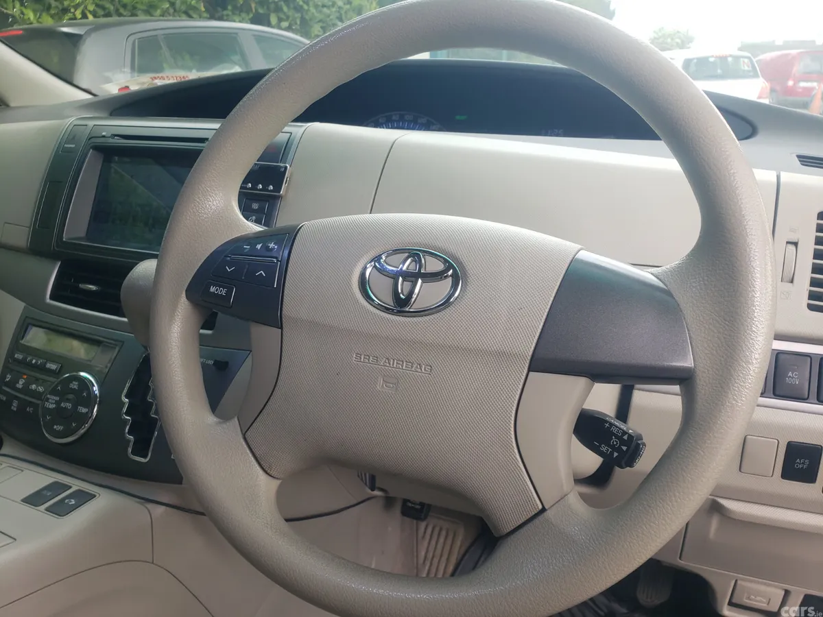 Toyota Estima MPV, Petrol Hybrid, 2011, White