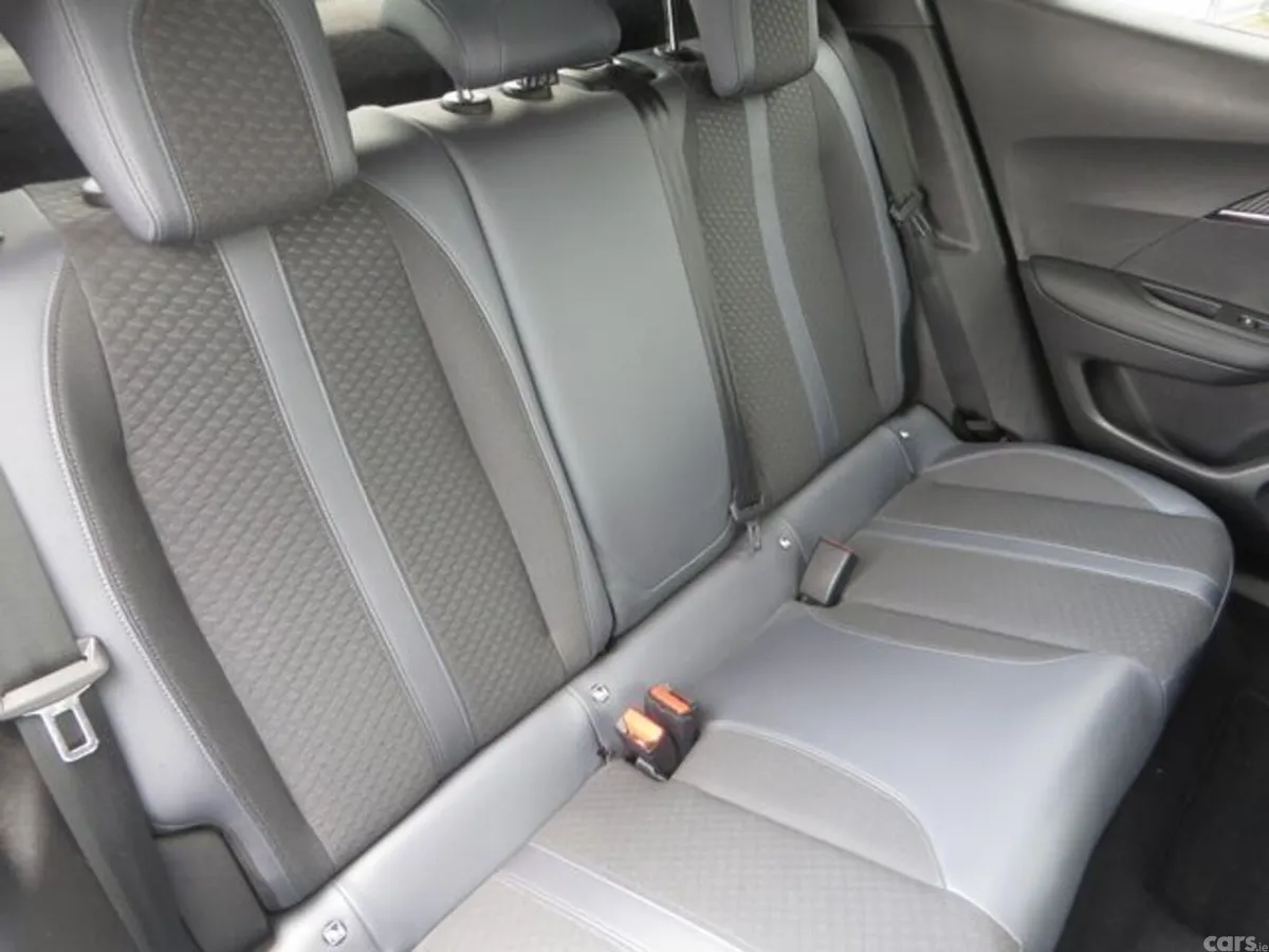 Peugeot 2008 MPV, Diesel, 2021, Grey