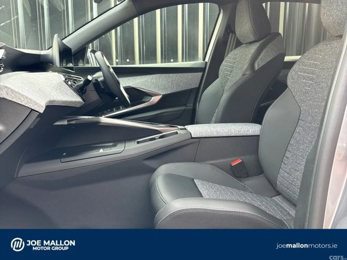 Peugeot 3008 MPV, Petrol, 2026, Grey