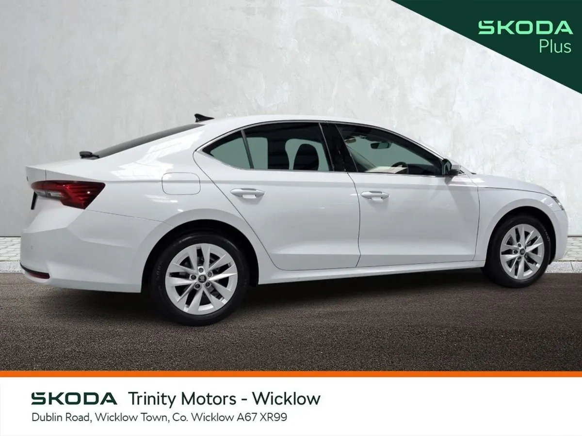 Skoda Octavia Saloon, Petrol, 2026, White