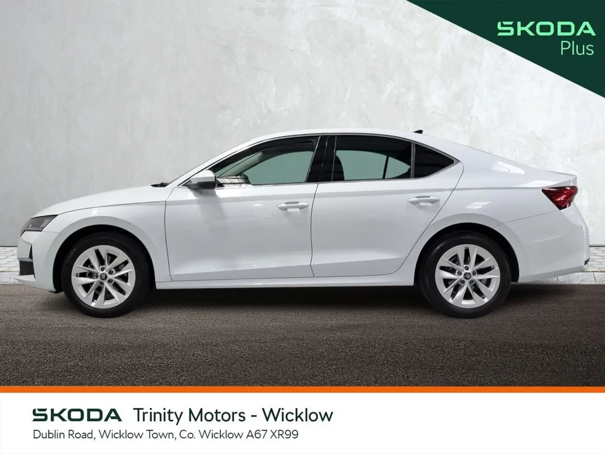 Skoda Octavia Saloon, Petrol, 2026, White