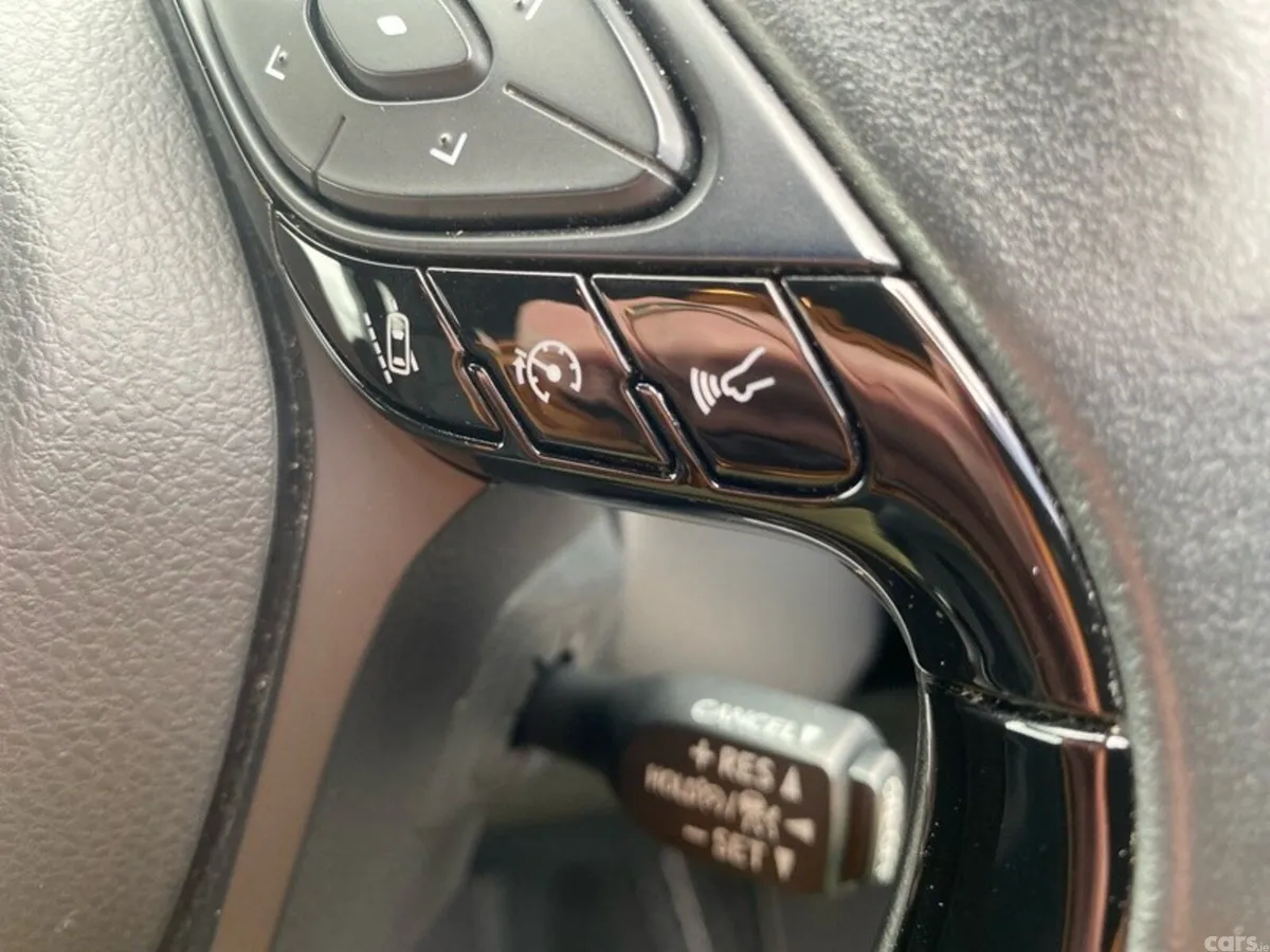 Toyota C-HR SUV, Petrol Hybrid, 2023, White