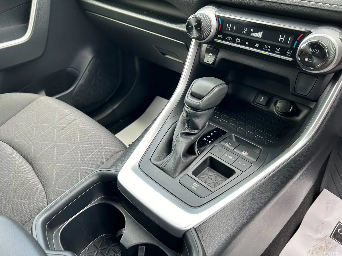 Toyota RAV4 SUV, Petrol Hybrid, 2021, Red
