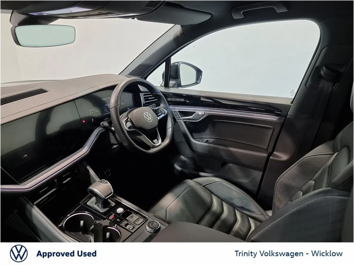 Volkswagen Touareg SUV, Diesel, 2024, Blue