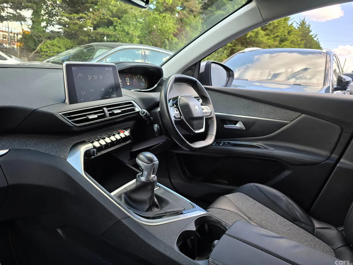 Peugeot 3008 SUV, Petrol, 2017, Grey