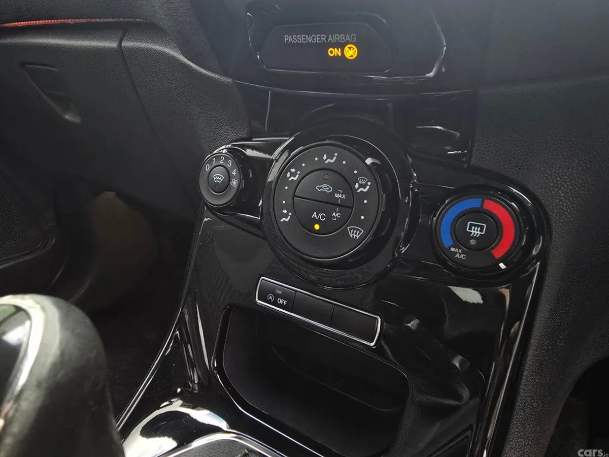 Ford Fiesta Hatchback, Petrol, 2015, Blue