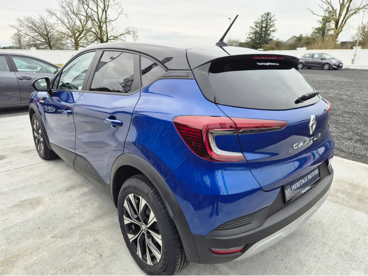 Renault Captur Hatchback, Petrol, 2022, Blue