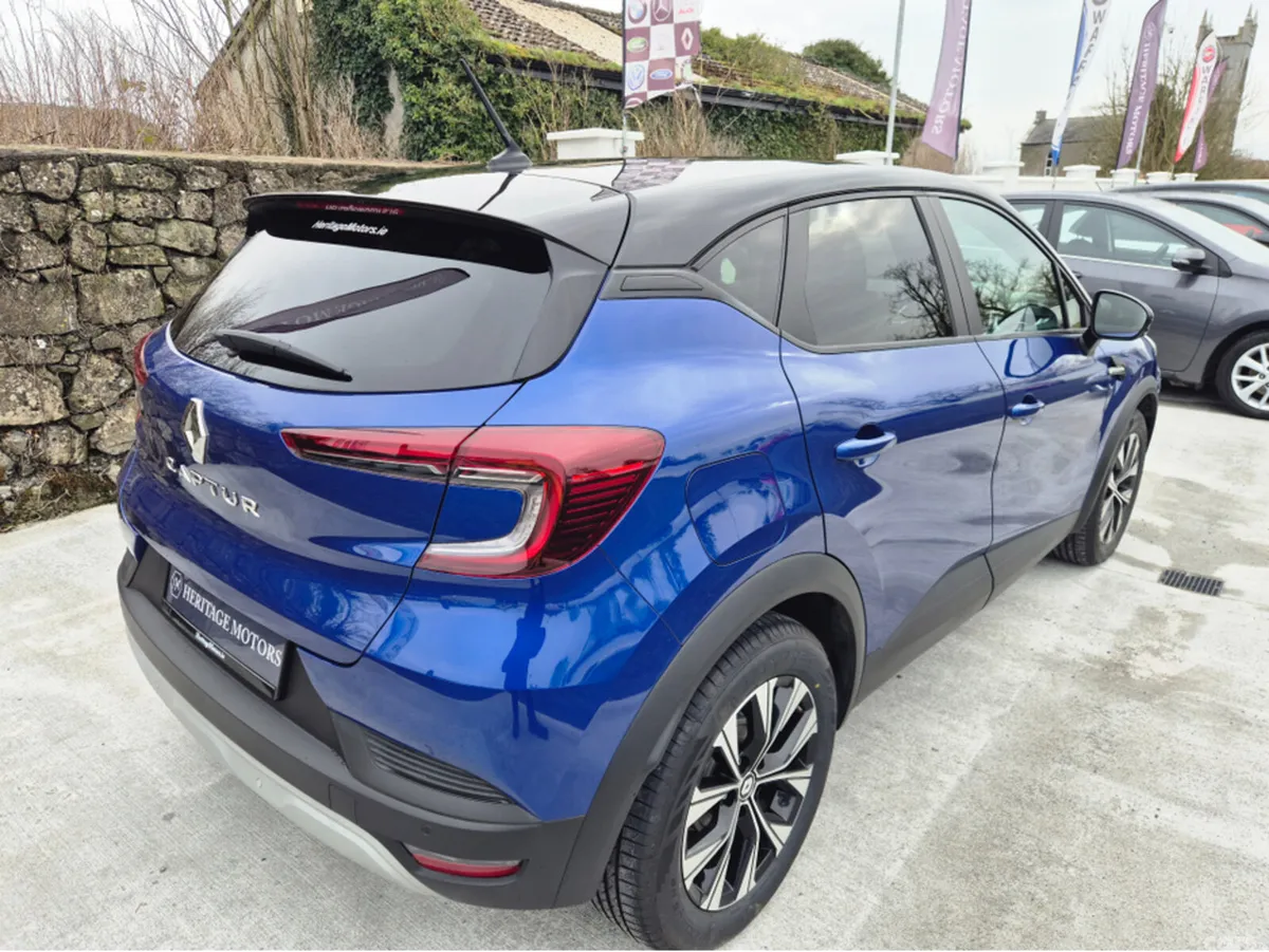 Renault Captur Hatchback, Petrol, 2022, Blue