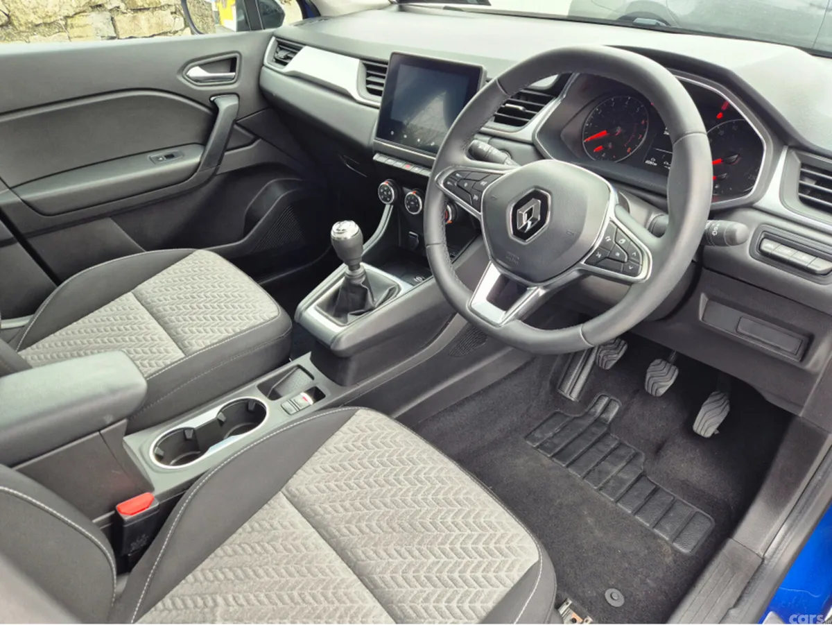 Renault Captur Hatchback, Petrol, 2022, Blue
