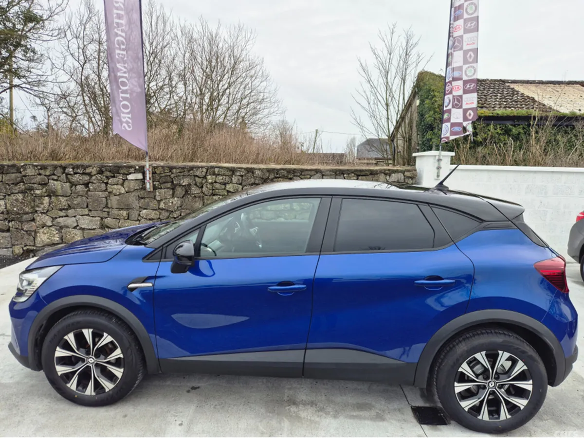 Renault Captur Hatchback, Petrol, 2022, Blue