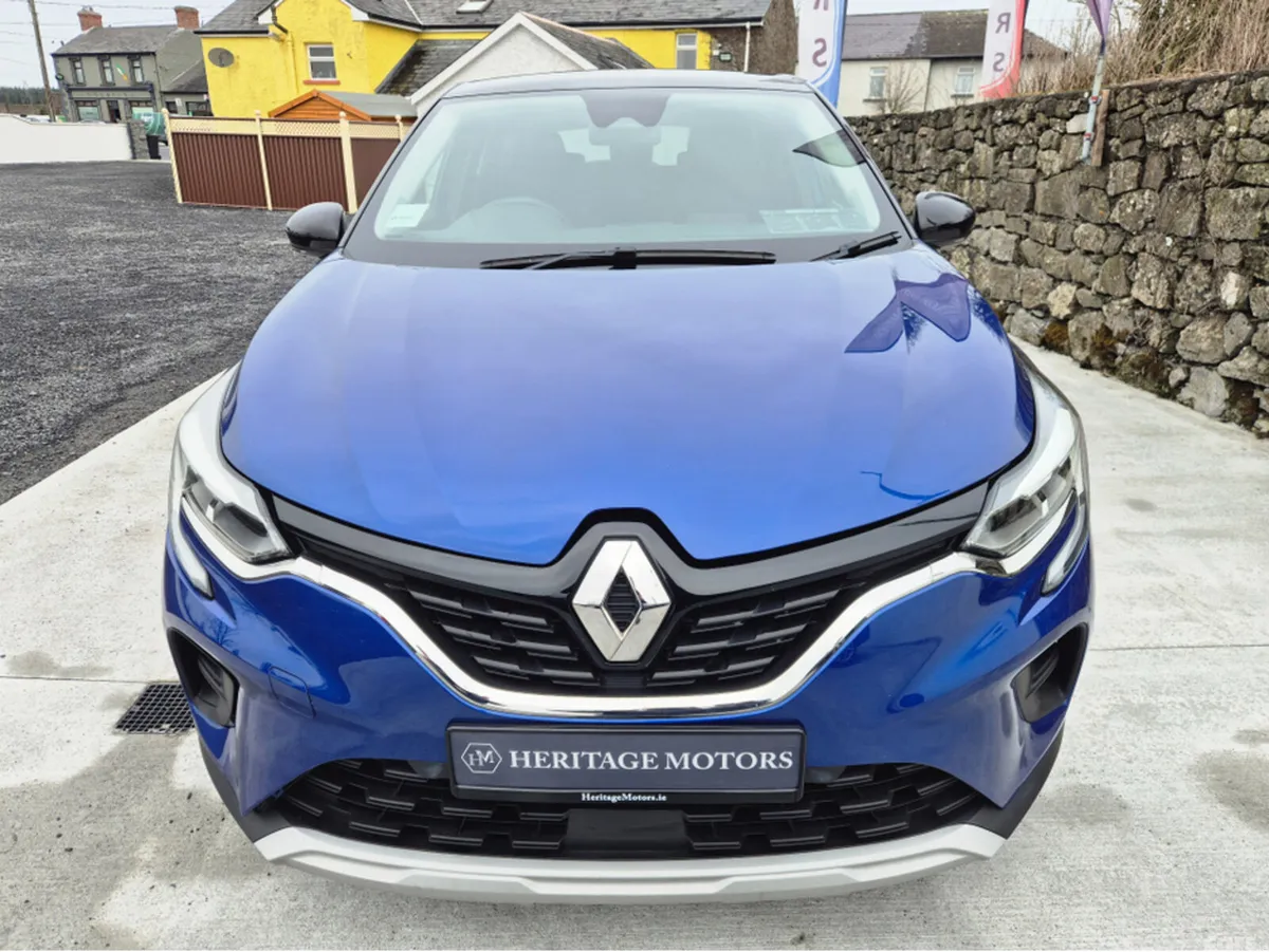 Renault Captur Hatchback, Petrol, 2022, Blue