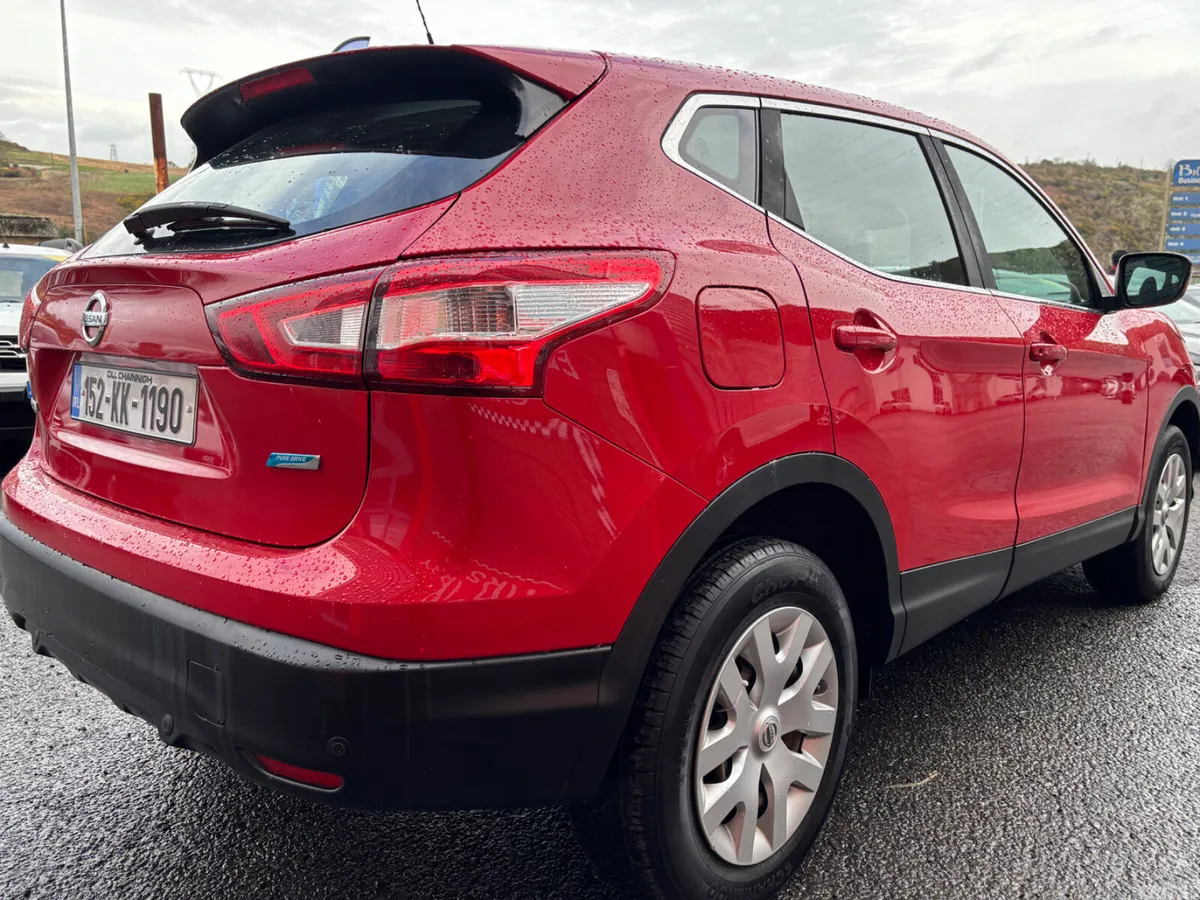 Nissan Qashqai Hatchback, Diesel, 2015, Red
