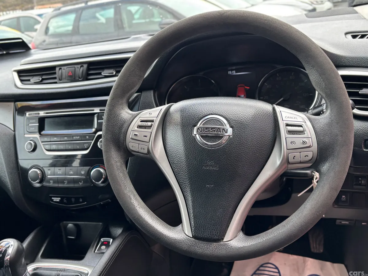 Nissan Qashqai Hatchback, Diesel, 2015, Red