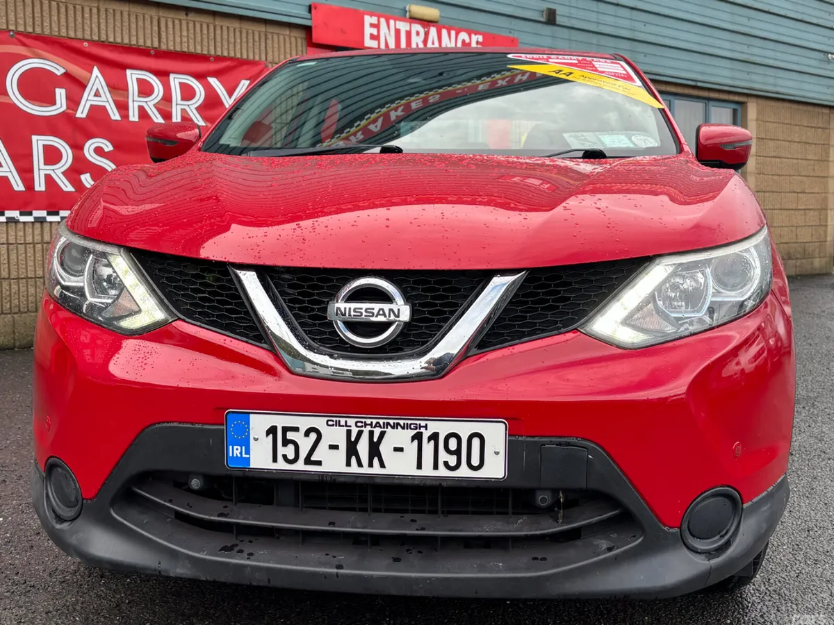 Nissan Qashqai Hatchback, Diesel, 2015, Red
