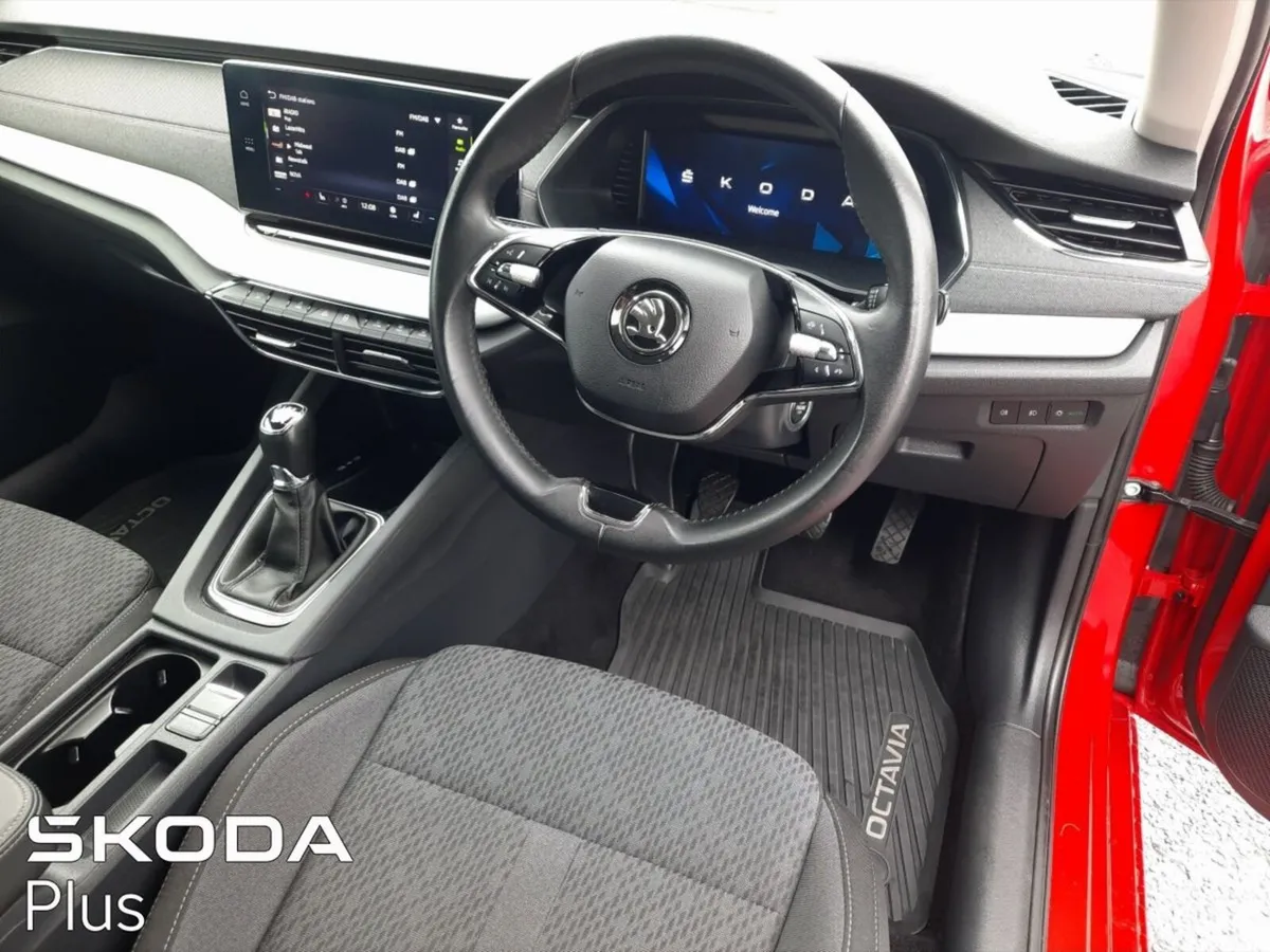 Skoda Octavia Saloon, Diesel, 2024, Red
