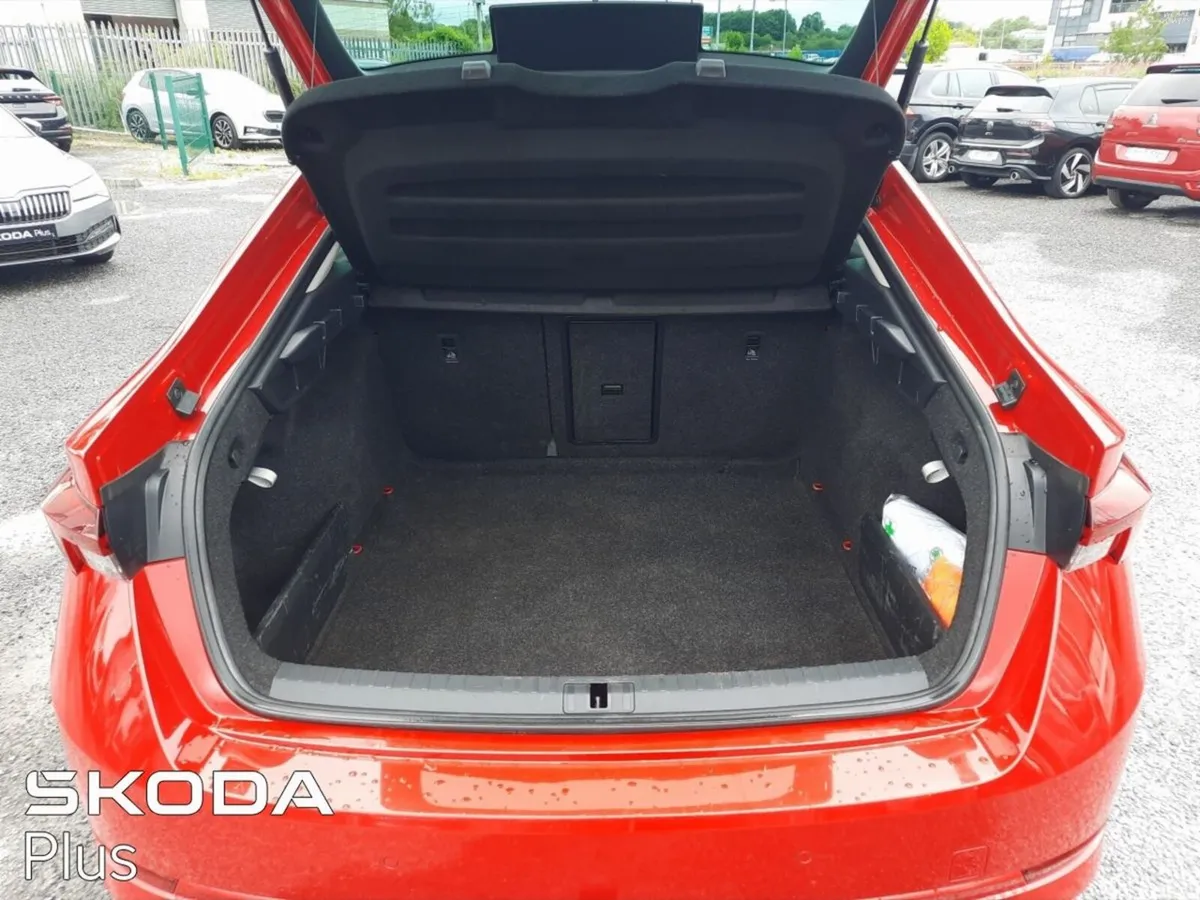 Skoda Octavia Saloon, Diesel, 2024, Red