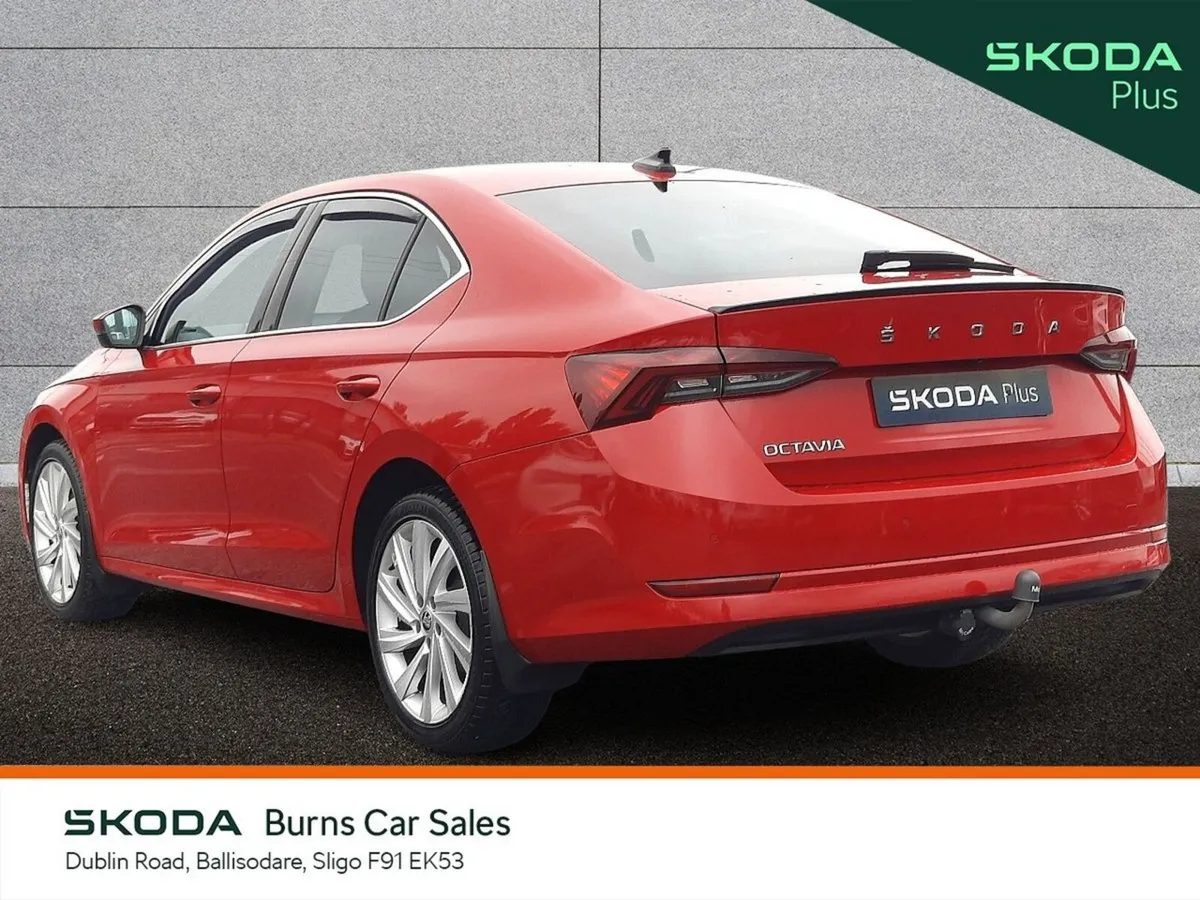 Skoda Octavia Saloon, Diesel, 2024, Red