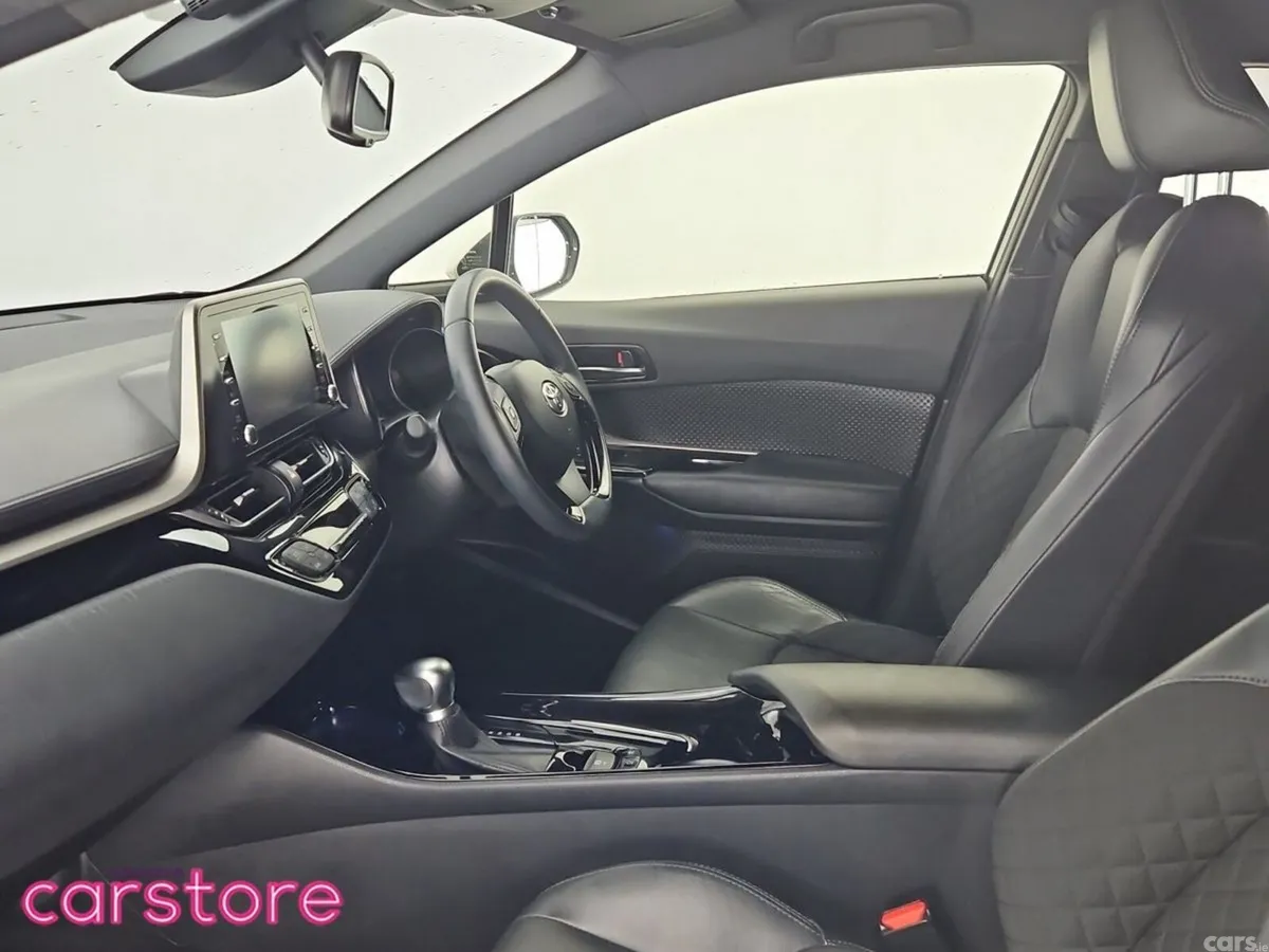 Toyota C-HR SUV, Petrol Hybrid, 2021, White