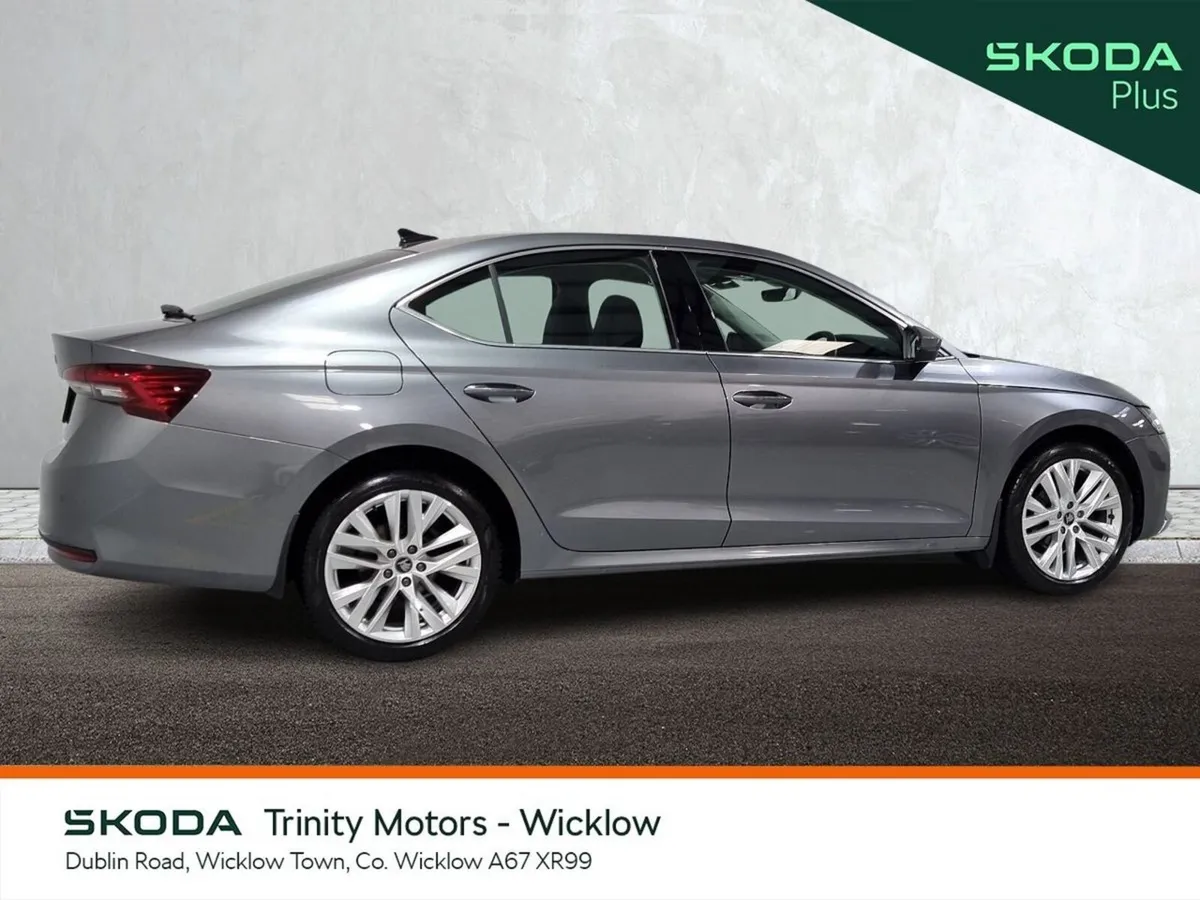 Skoda Octavia Saloon, Diesel, 2025, Grey