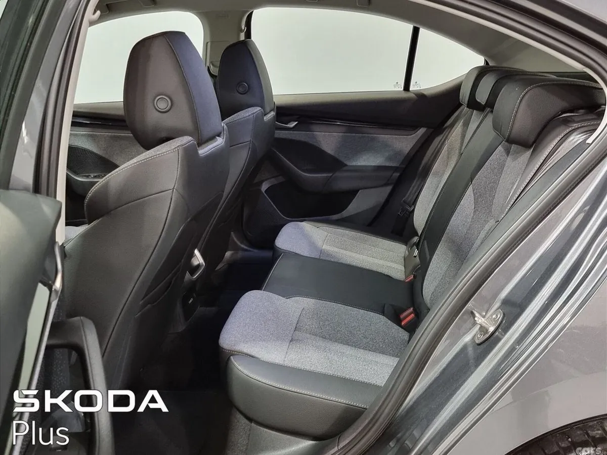 Skoda Octavia Saloon, Diesel, 2025, Grey