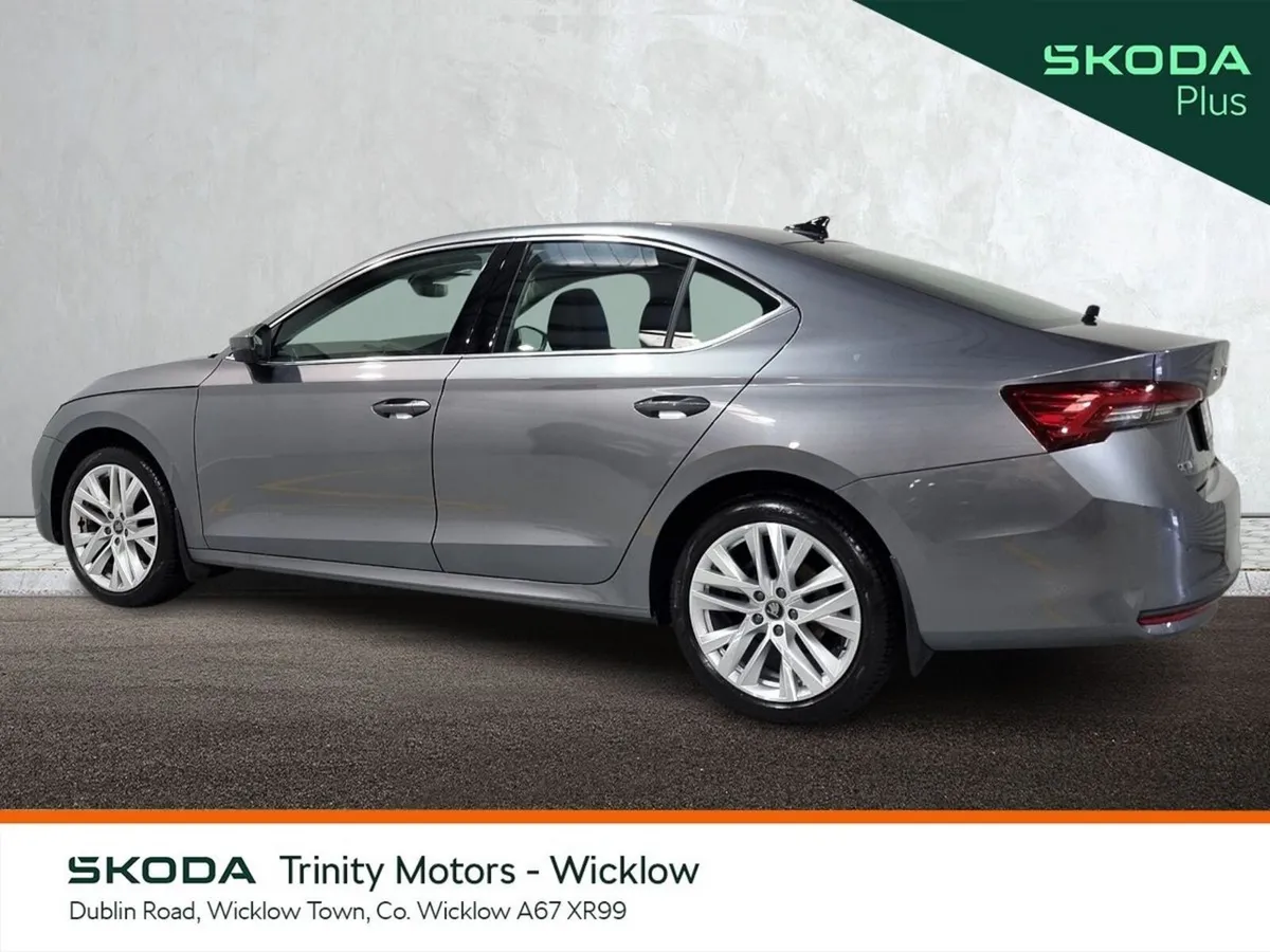 Skoda Octavia Saloon, Diesel, 2025, Grey